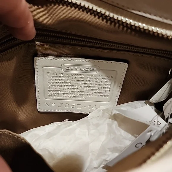 Coach purse, small, white leather - Picture 3 of 5